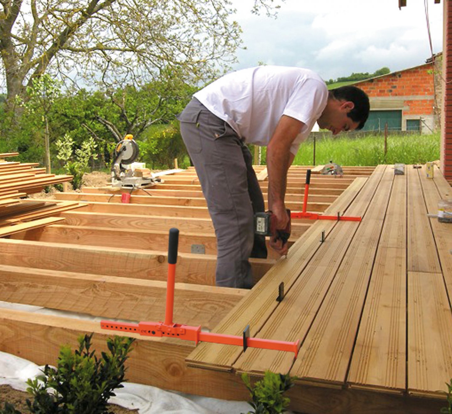 Terrace blade installer 04
