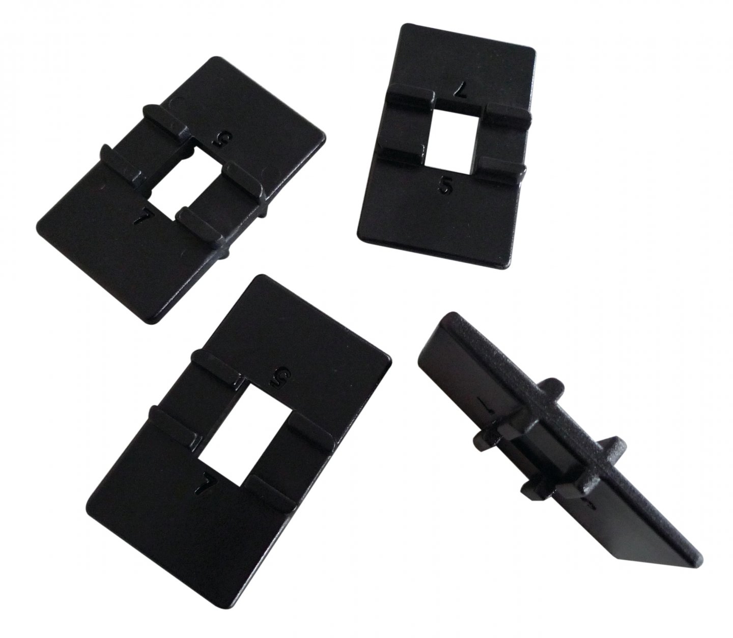 Reversible spacers for terrace blade installer - 5/7mm