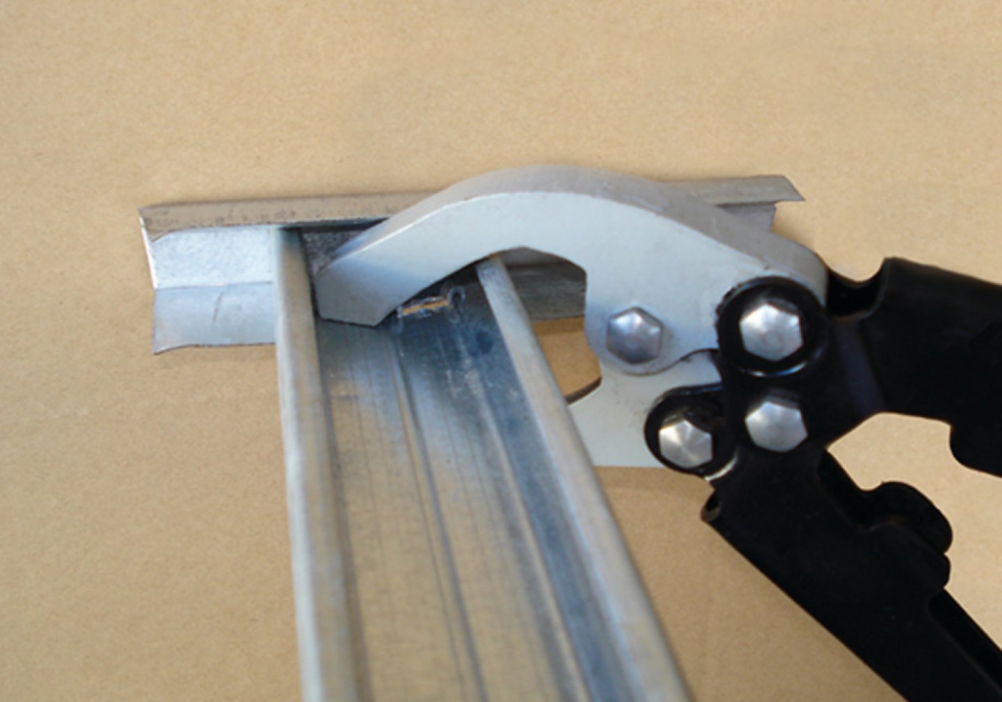 Universal profile stapling pliers 02